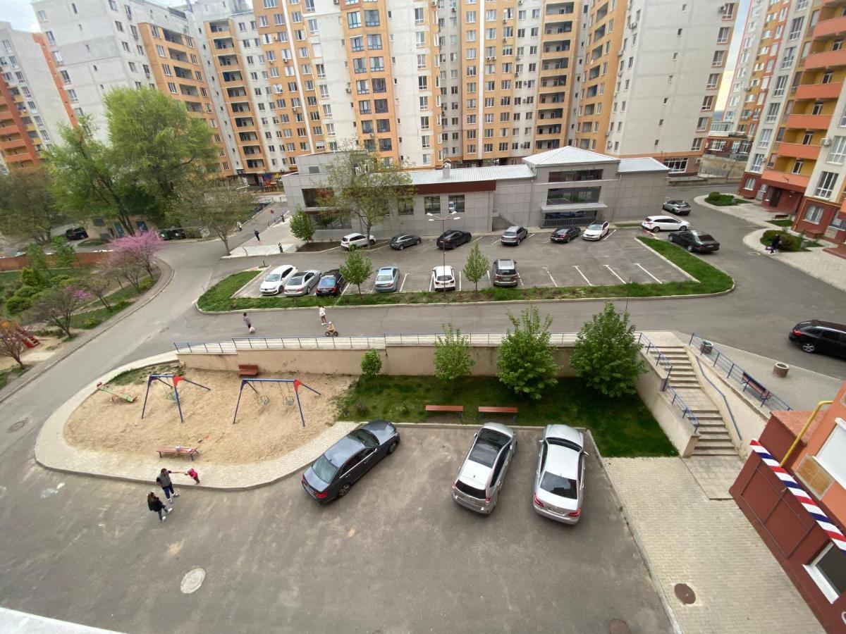 Two Bedroom Large Apartment In 키시나우 외부 사진