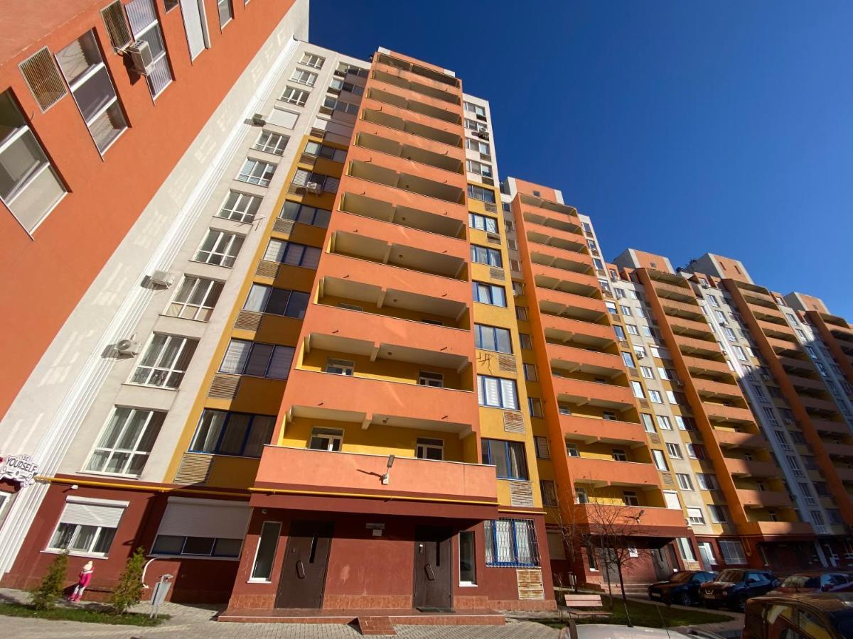 Two Bedroom Large Apartment In 키시나우 외부 사진