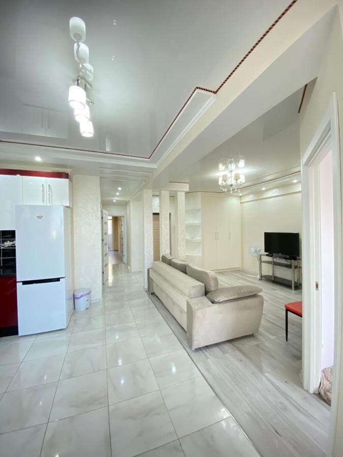 Two Bedroom Large Apartment In 키시나우 외부 사진