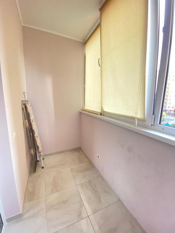 Two Bedroom Large Apartment In 키시나우 외부 사진