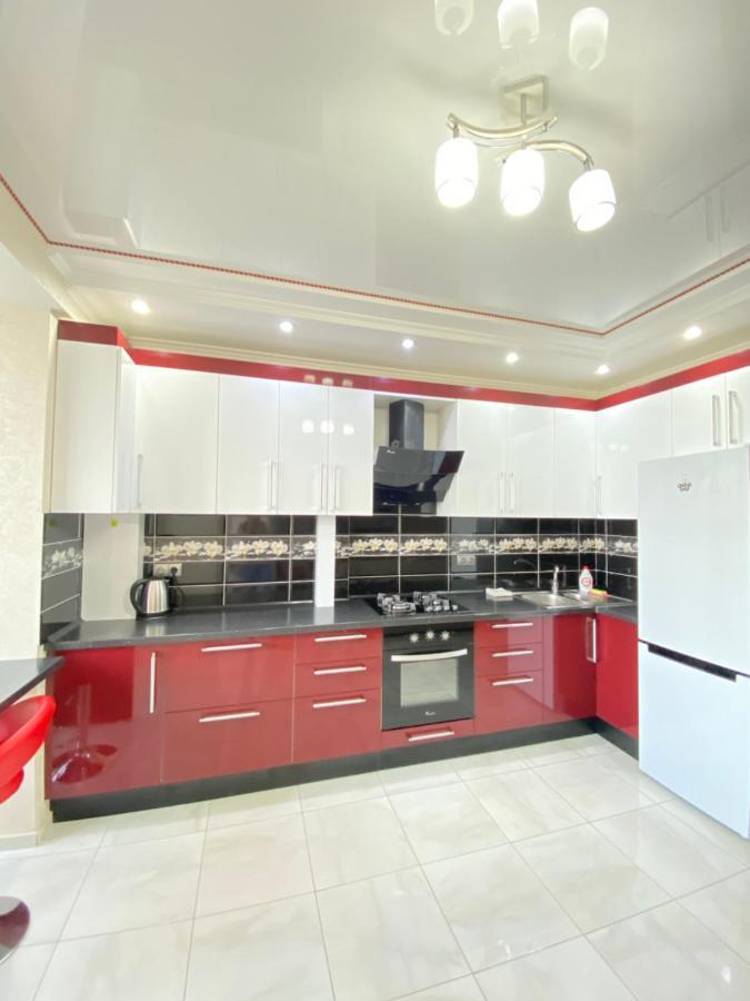 Two Bedroom Large Apartment In 키시나우 외부 사진
