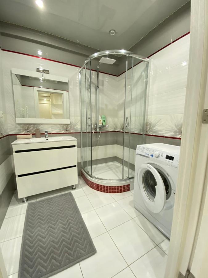Two Bedroom Large Apartment In 키시나우 외부 사진