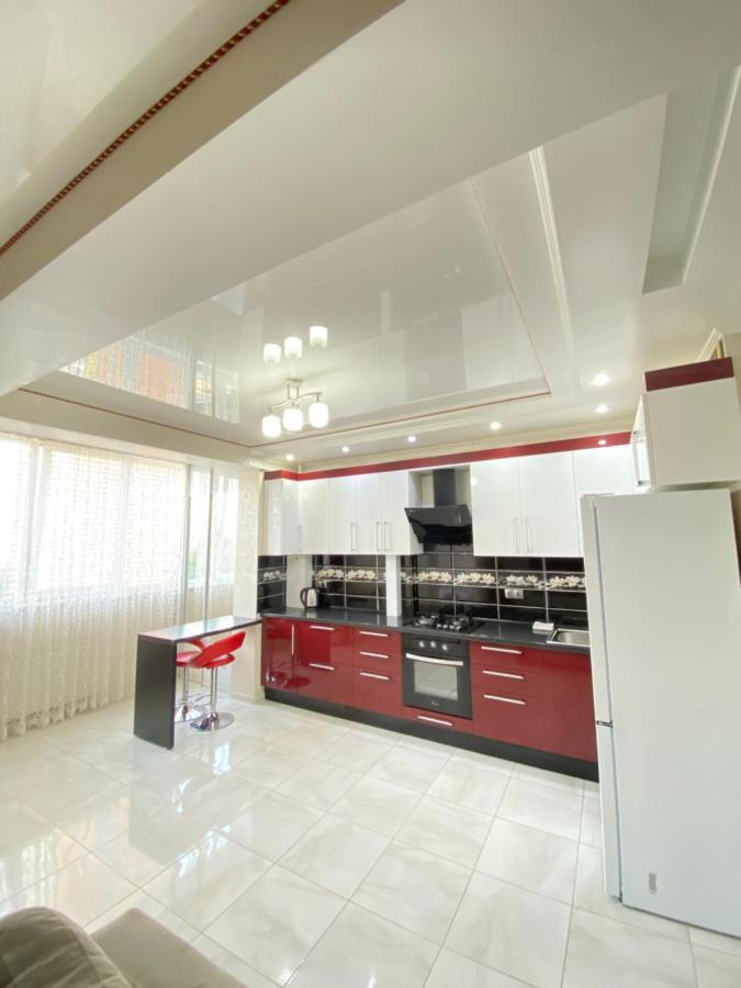 Two Bedroom Large Apartment In 키시나우 외부 사진