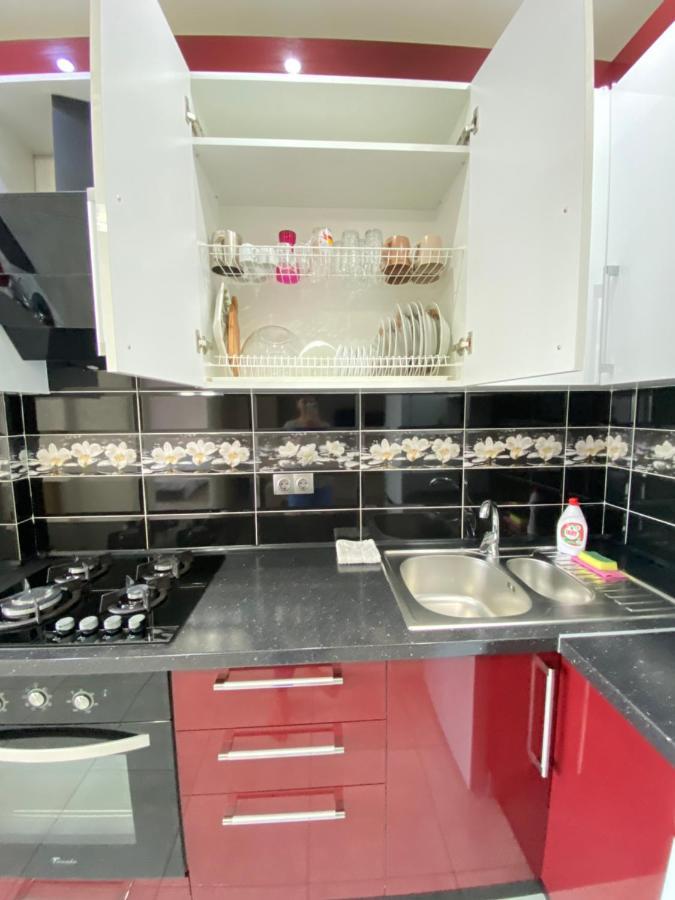 Two Bedroom Large Apartment In 키시나우 외부 사진