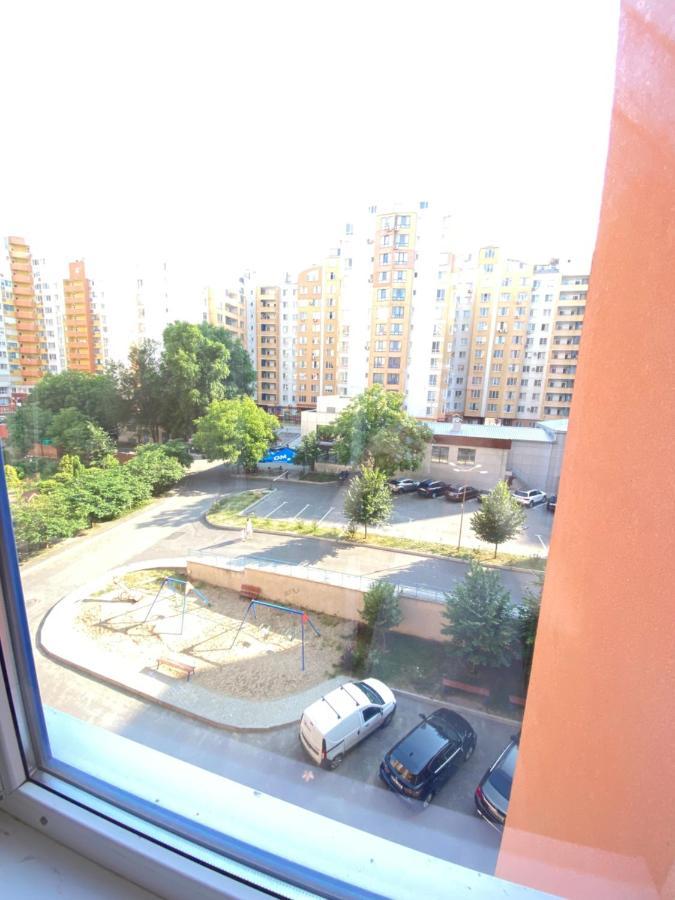 Two Bedroom Large Apartment In 키시나우 외부 사진