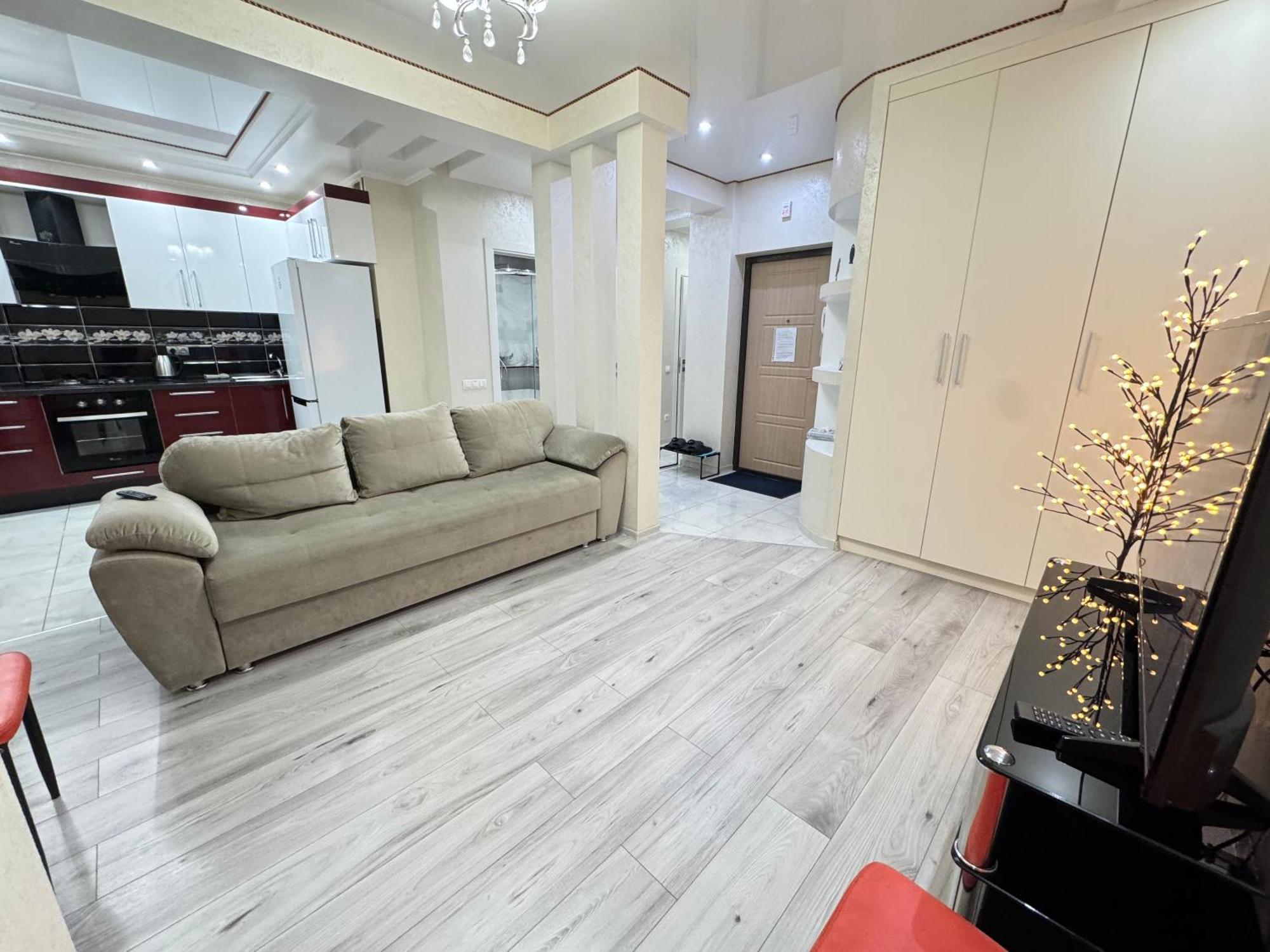 Two Bedroom Large Apartment In 키시나우 외부 사진