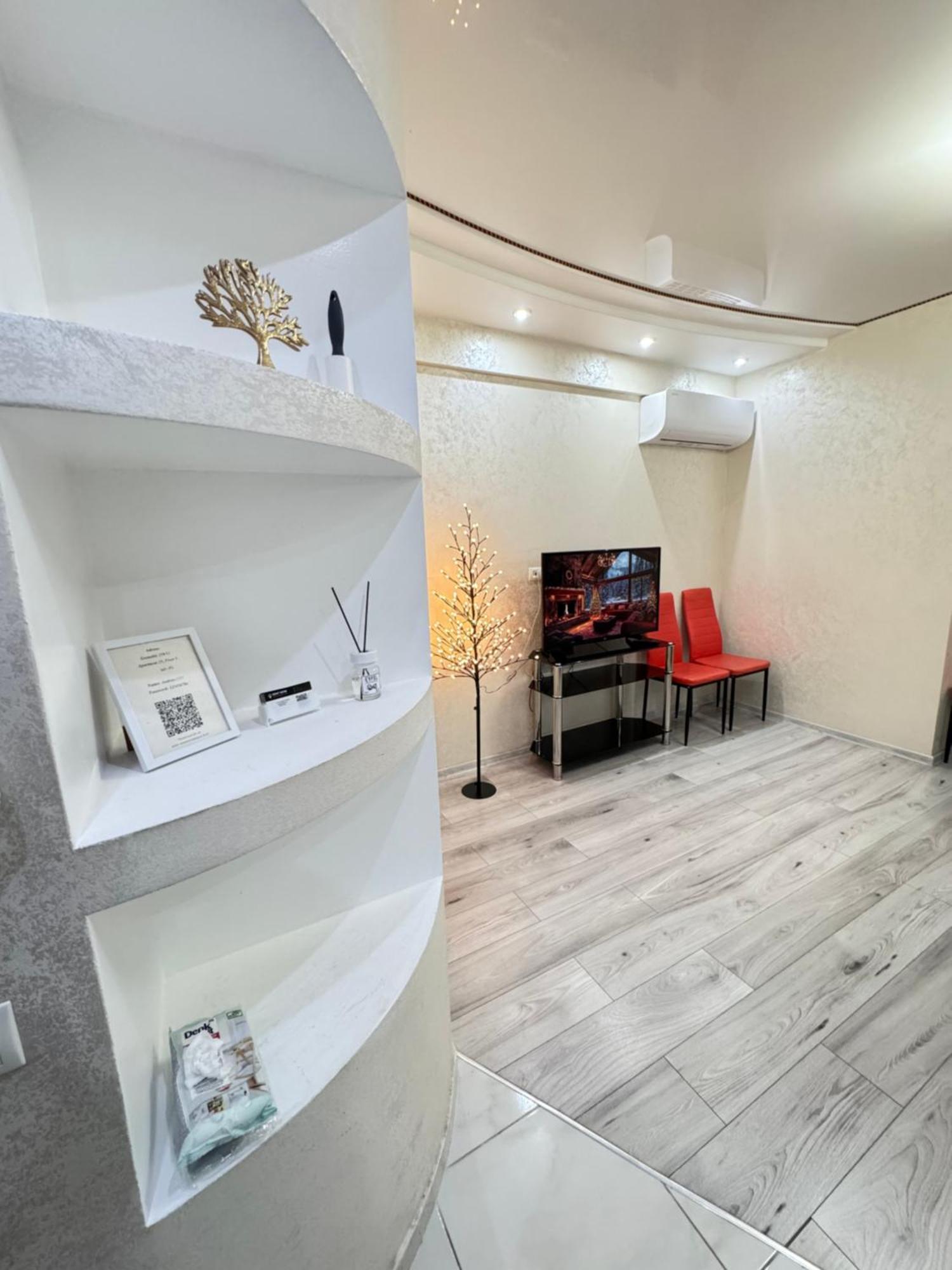 Two Bedroom Large Apartment In 키시나우 외부 사진