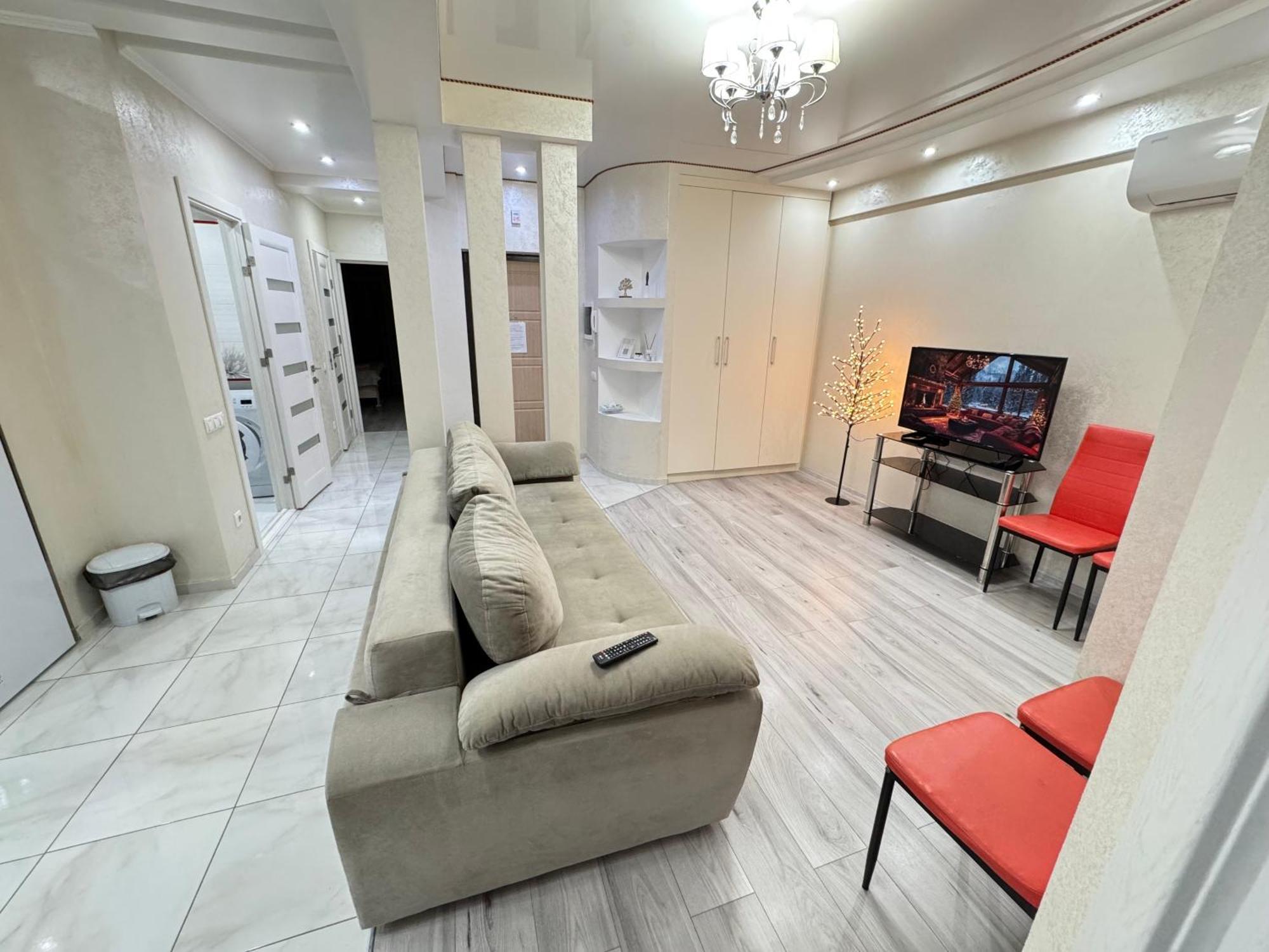 Two Bedroom Large Apartment In 키시나우 외부 사진